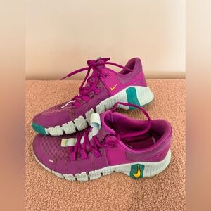 Nike Women's Metcom 5, Size 9.5, Hyperviolet